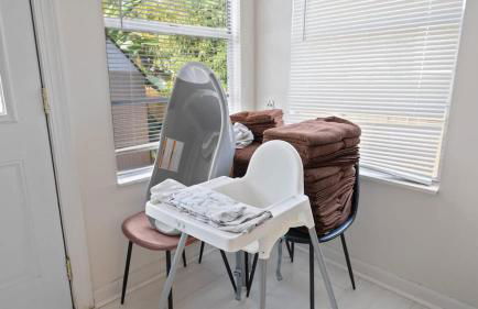 Modern Moroccan Villa w/ Firepit, BBQ + Game Room! - Foto 54