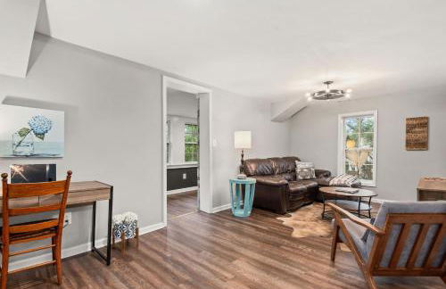 Stone Cottage 3 Bedroom Getaway - Stroll to DT Franklin - Historic Blakely House - Foto 3