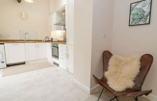 The Old Stables - Pet-Friendly Stay Near Ruthin Castle with Parking - Photo 22