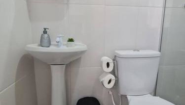 Kitnet310 centro, linda vista janela,tv smart, ar - Foto 2