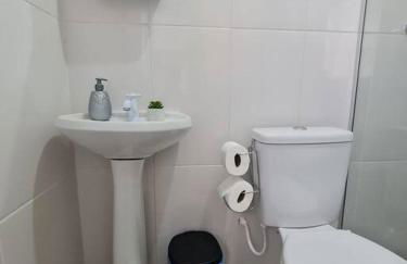 Kitnet310 centro, linda vista janela,tv smart, ar - Foto 2