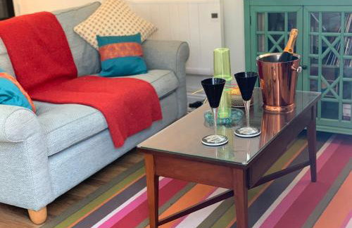 Artists Cottages Artists Loft near Hornbeam Park Free Parking - Photo 16