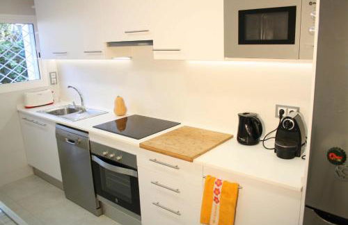 Superb Seafront Villa - Photo 13