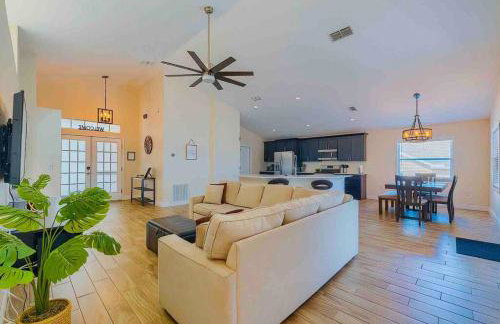 Spacious Home - Heated LED Pool & Ping Pong - Foto 6