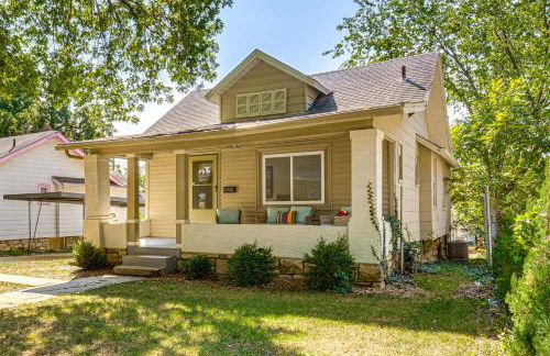 6 Mi to Arrowhead Stadium Charming Home with Porch! - Foto 3