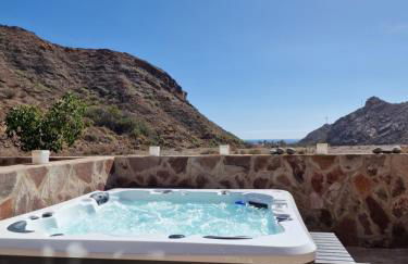 Amazing cozy Villa Hugo Tauro with Jacuzzi, Pool, Wi-Fi - Foto 1