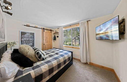 Rustling Grove in Tahoe City - Pet-Friendly, Walking Distance to Downtown and Lake - Private Hot Tub - Foto 15