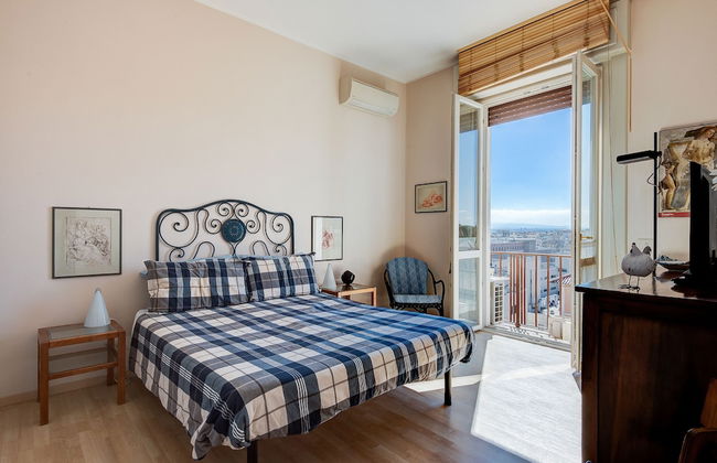 Bright Panorama Apartment - Photo 2