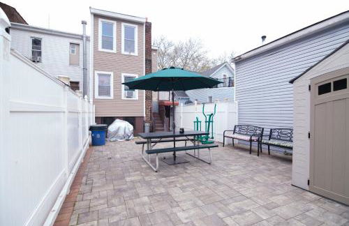 Elegant 2 Bedroom Suite w Modern Amenities - Foto 27