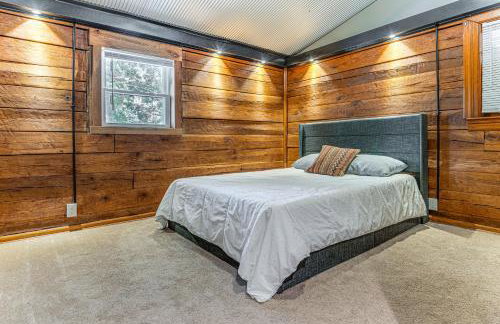 Lake Escape with Hot Tub and Docks in Hope! - Foto 17