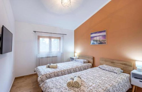 Beautiful Apartment In Cabrunici - Foto 25