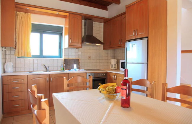 Theo Beach Villa Large Private Pool Walk to Beach Sea Views A C Wifi Car Not Required - 1843 - Foto 10