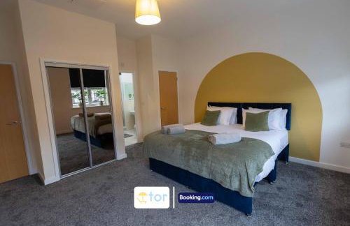 Large 2 Bedroom Apartment By The One Retreats Short Lets & Serviced Accommodation Horley Close To Gatwick Airport - Foto 55