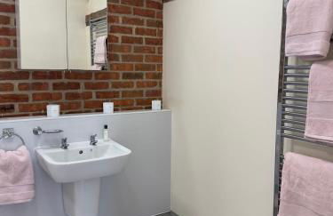 1 Bed Flat - Sleeps 2 - Pets - Parking - Wifi - Foto 5