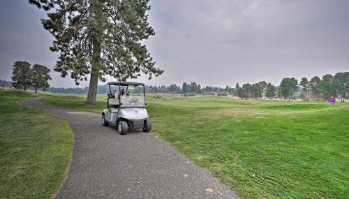 Chalet at Running Y Resort with Wraparound Deck! - Foto 3