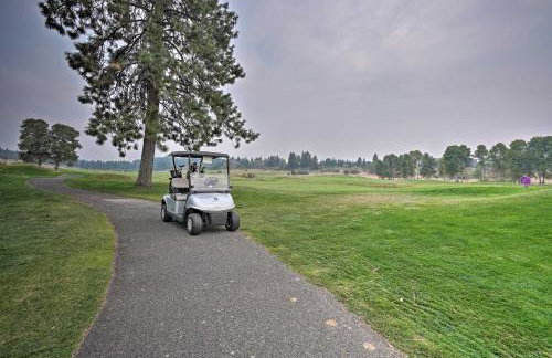 Chalet at Running Y Resort with Wraparound Deck! - Foto 3