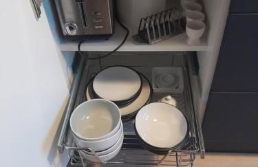 WELCOMEHOUSE close to east beach, shops, restaurants and RAF base - Foto 12