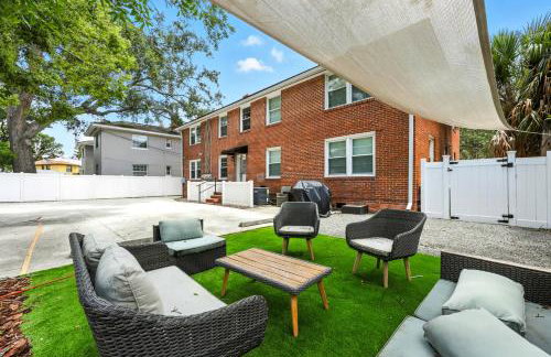 Sleek 2 BR Condo - 2 block from San Marco - Foto 2