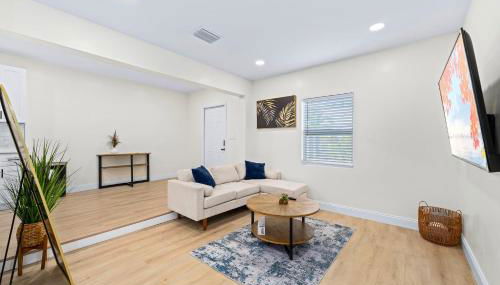 Recently Remodeled + Mins from Beach and Downtown - Foto 2