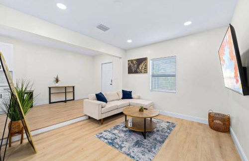 Recently Remodeled + Mins from Beach and Downtown - Foto 2