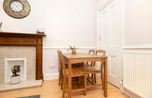 Refined 2-Bed Flat with Classic Edinburgh Charm - Foto 7