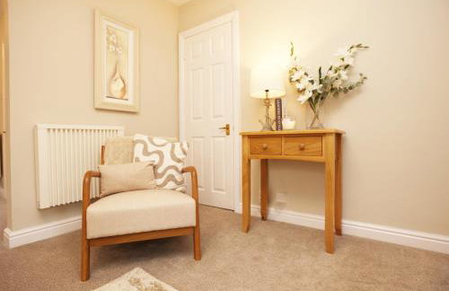 Orchard Place By N And N Stays, Perfect for corporate, contractor teams and families visiting the area, 3 Bed House with Private Parking, Semington Near Bath - Foto 5