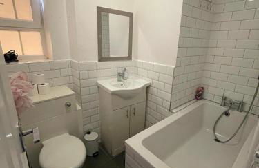 3 Bed Flat - Sleeps 6 - Parking - Wifi - Foto 10