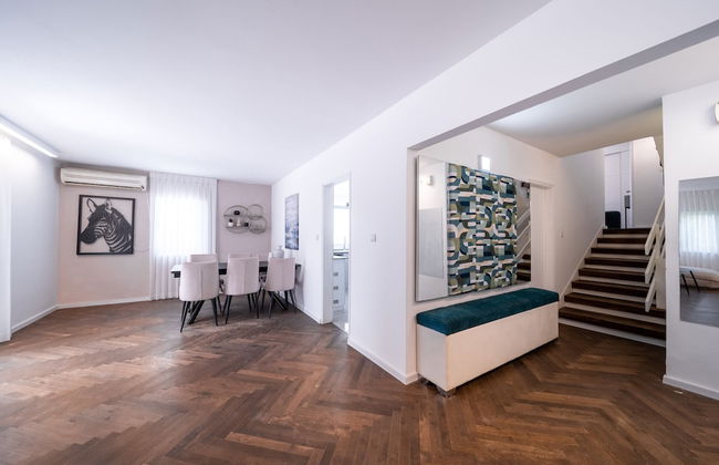 Spacious 4BD House w Pool in Hezliya - Foto 40