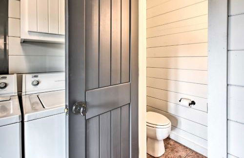 Enchanting Forested Cabin with Fire Pit and Grill - Foto 26