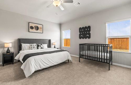 4Bed Luxury Getaway with Pool Table and Near Lake Lavon - Foto 37