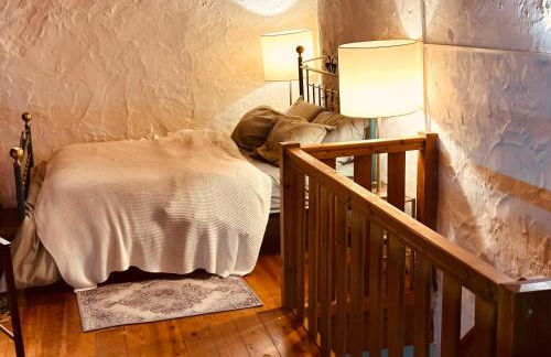 Charming Rustic Wine Cellar House in Reguengo Grande with Fireplace - Foto 13