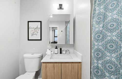 Edgewater Apt with Free Parking Gym Modern Living - Photo 34