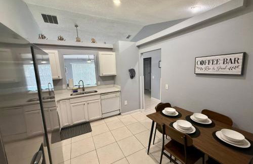 Grand Deluxe Pines 3BR Pool Home near Disney - Foto 4