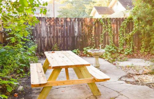 Modern & Centrally Located Stay at Calypso Dreams - Foto 36