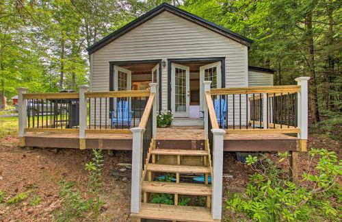 East Otis Vacation Rental with Private Deck and BBQ! - Foto 1
