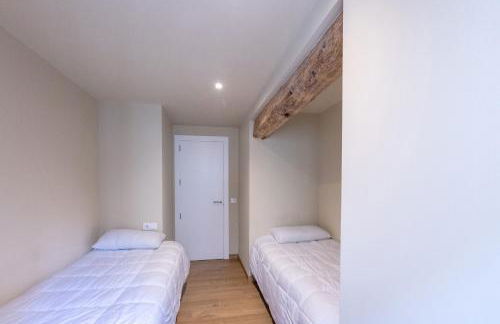 HERITAGE APARTMENTS CERDANYA al carrer Major i parking - Foto 36