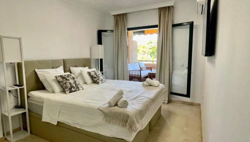 Royal Pearl Marbella - Photo 2, wardrobe