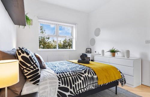 Cozylease 3 Bedroom Canary Wharf Family,Workcation, Fast WiFi, Workspace,1 stop to City - Photo 24