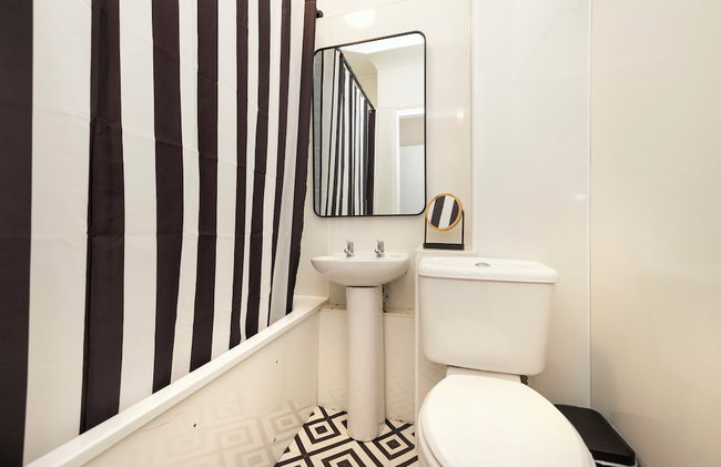 JOIVY Stylish Castle View Flat with Balcony - Foto 21