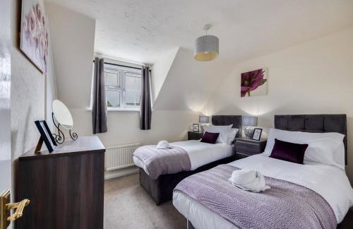 Winslow House - Walking Distance to the High Street - Driveway Parking, Fast WiFi, Smart TV and Self-Check-In by Yoko Property - Foto 2