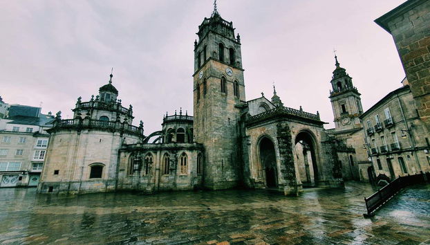 Vous découvrirez l'extérieur de la cathédrale