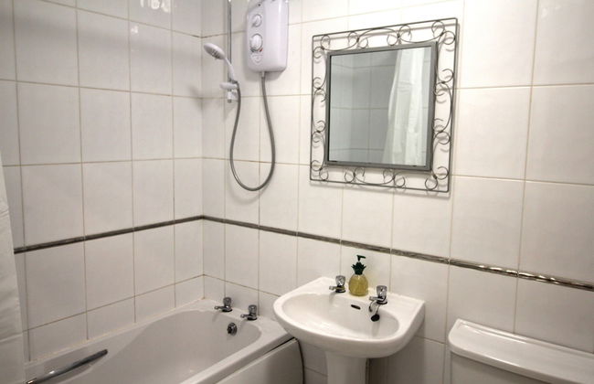 Doncaster Central Apartment Sleeps 5 Very Quiet - Photo 13