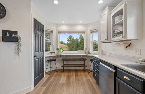 Black Hills Getaway with Hot Tub & Game Room for 18 - Foto 13