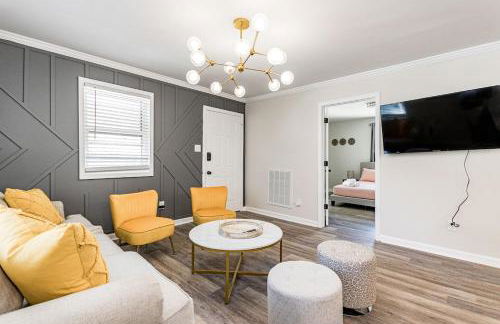 Renovated house close to Dtown Durham w king bed - Photo 4