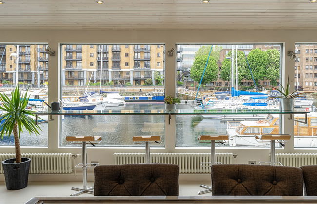 JOIVY Stunning 5-Bed Boathouse On The River Thames - Foto 11