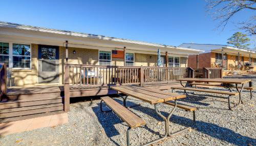 Devils Fork Resort Cabin with Designated Boat Slip! - Foto 2