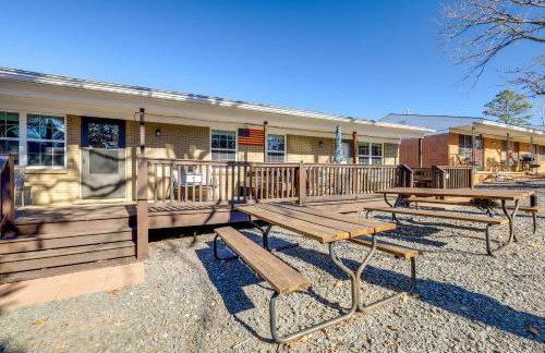 Devils Fork Resort Cabin with Designated Boat Slip! - Foto 2