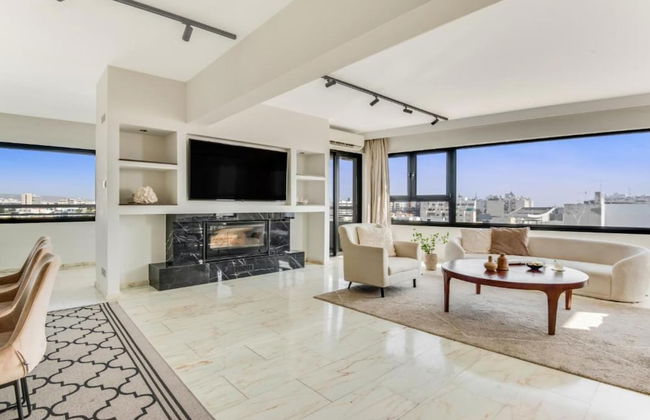 Phaedrus Living: City Center Sky Penthouse - Photo 10