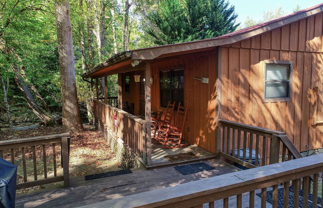 Whispering Creek - 2 Bedrooms, 1 Baths, Sleeps 6 Cabin by RedAwning - Foto 19