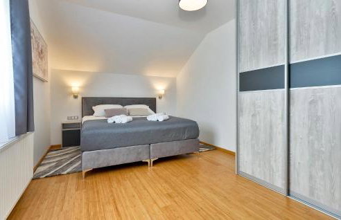 5 Bedroom Cozy Home In Desni Stefanki - Foto 33